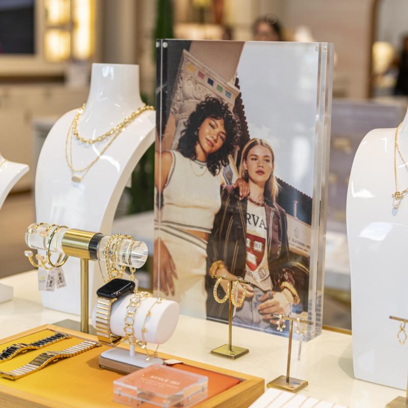 Kendra Scott Display